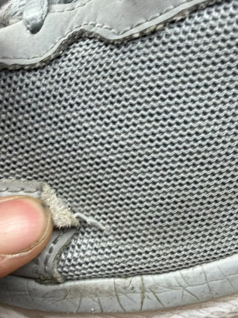 Men's Under Armour Charged Assert Gray Running Shoes Size 10 Athletic DAMAGE